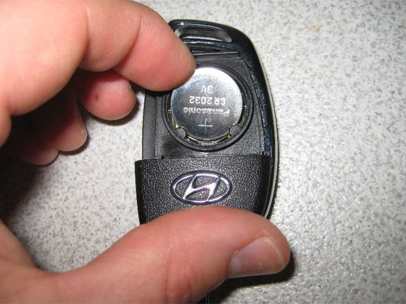 Как часто надо менять батарейку в ключах машины?