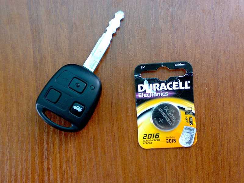 Как часто надо менять батарейку в ключах машины?