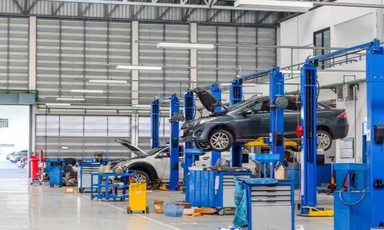 Що повинно бути у автомеханіка. Повний список інструменту та обладнання ...