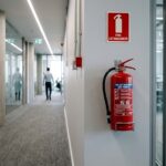 Первинні засоби пожежогасіння: як правильно обрати та використовувати вогнегасник